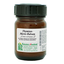 Braunes Glas mit einem Etikett für Thymian-Myrte-Balsam.